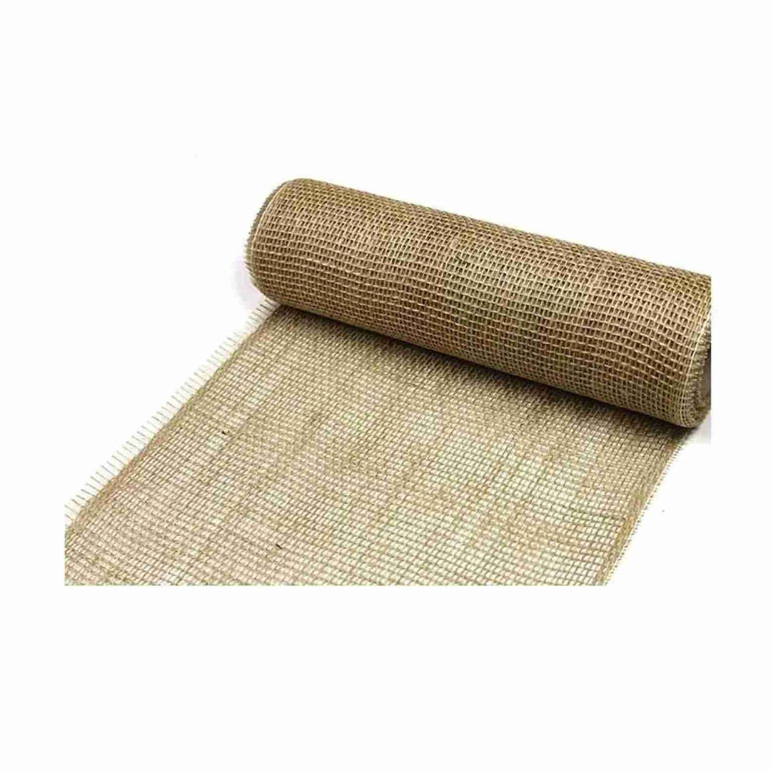 Rustik naturfarvet bordløber 30 cm × 10 m i løst sækkelærred, perfekt til varm og jordnær borddækning.