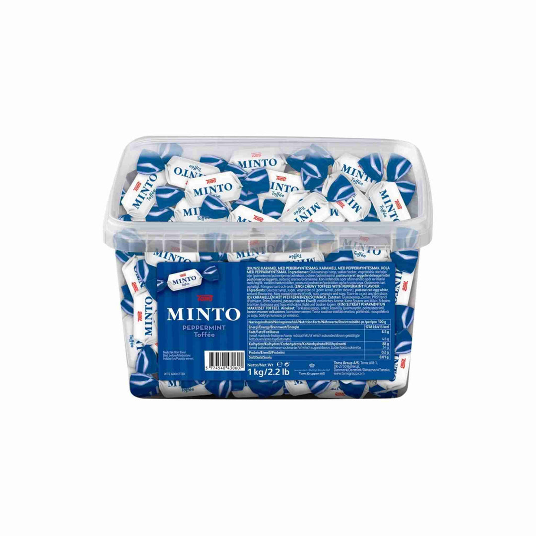 Karameller Toms Minto Peppermint, 1 kg. Friske karameller med pebermyntesmag i praktisk bøtte med låg. Perfekte til mødelokalet, snacks eller hyggestunder.