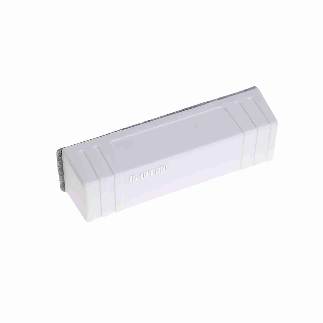 Magnetisk tavlevisker til whiteboard, 1 stk. Hvid visker (14 x 4 cm) med filt, der effektivt fjerner whiteboardtusch. Magnetisk funktion for nem opbevaring. Perfekt til kontor og undervisning.