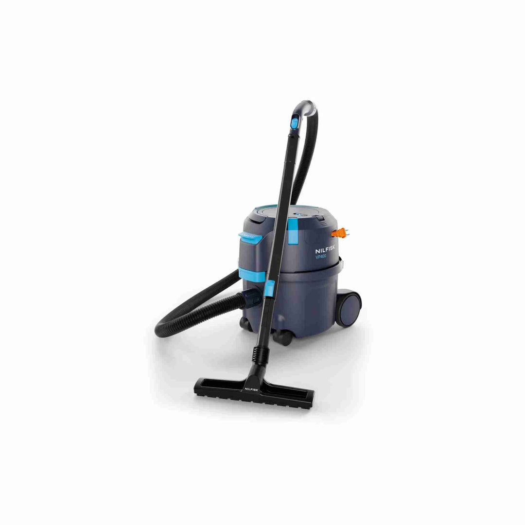 Nilfisk VP400 støvsuger med HEPA 14-filter, 15 m ledning, teleskoprør og tilbehør, 10 l pose, 51 dB(A), 4,5 kg.