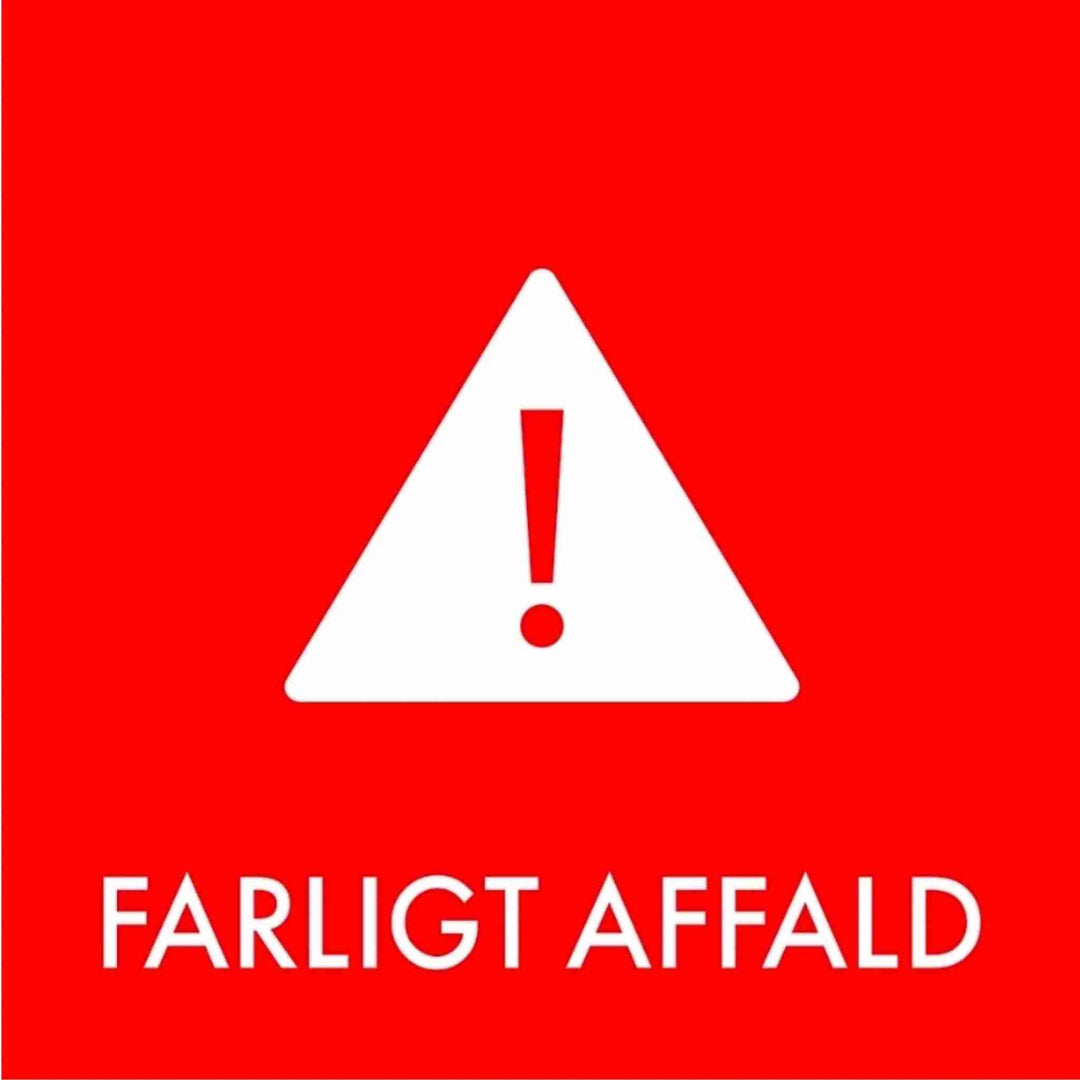 Piktogram til farligt affald, 12x12 cm, selvklæbende, rød baggrund med tydelig tekst, velegnet til affaldssortering og nem rengøring.
