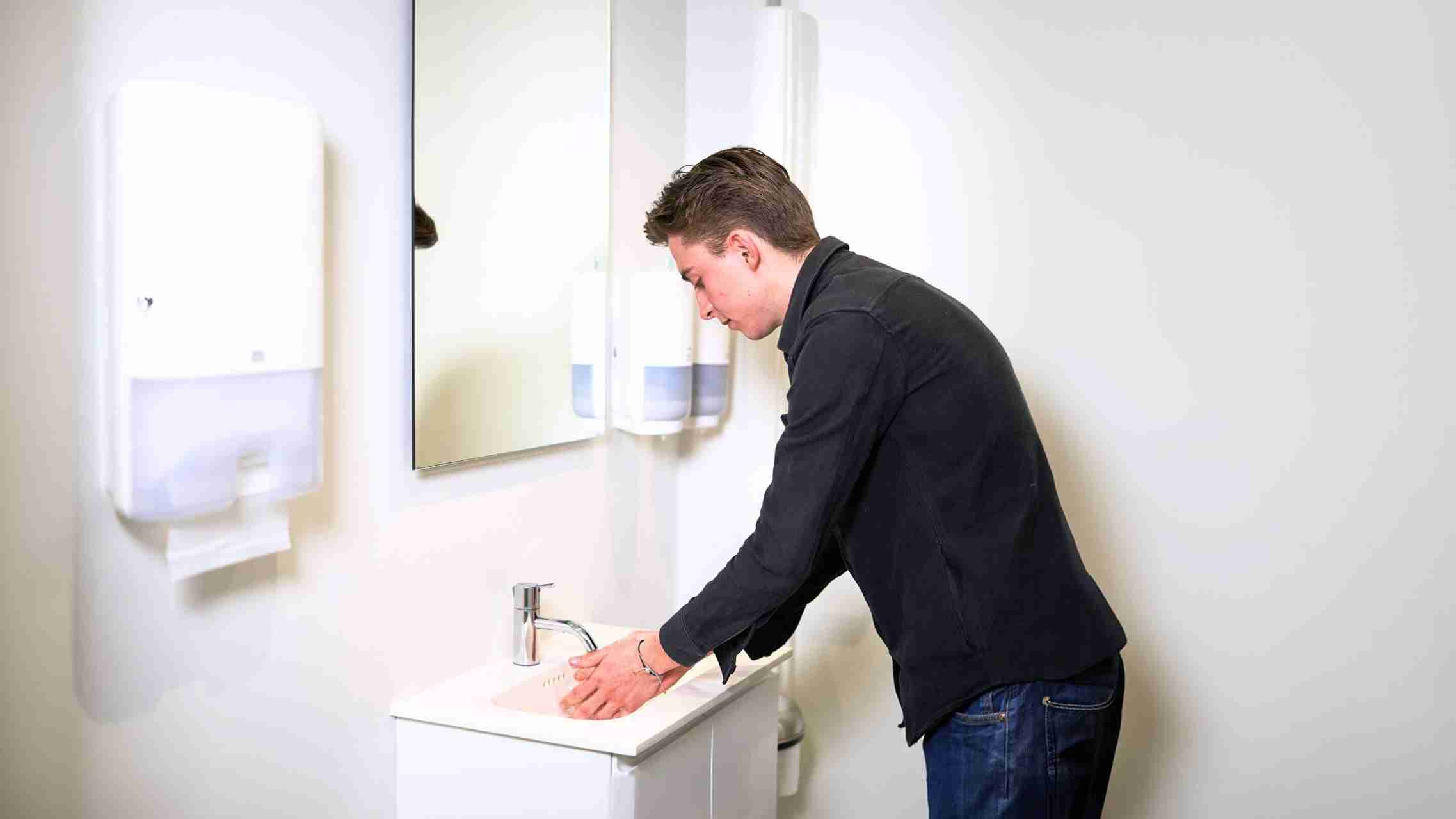 Bredt udvalg af papirvarer og dispensere til håndklædeark, centerruller, jumboruller, toiletruller og køkkenruller.