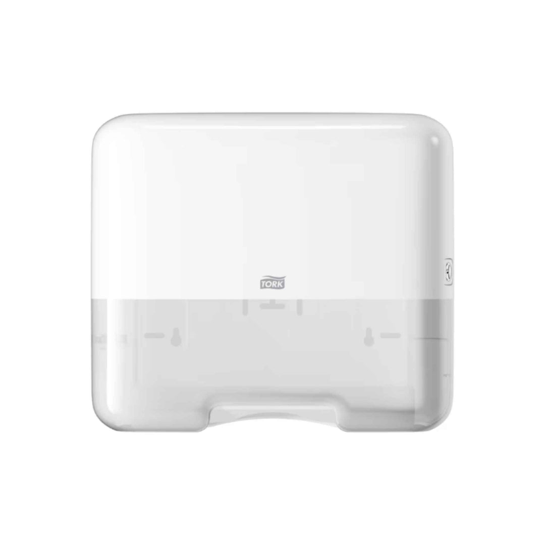 Tork 553100 H3 Singlefold Mini håndtørringsdispenser i hvid med et‑ad‑gangen funktion, sideåbning til genopfyldning og robust.