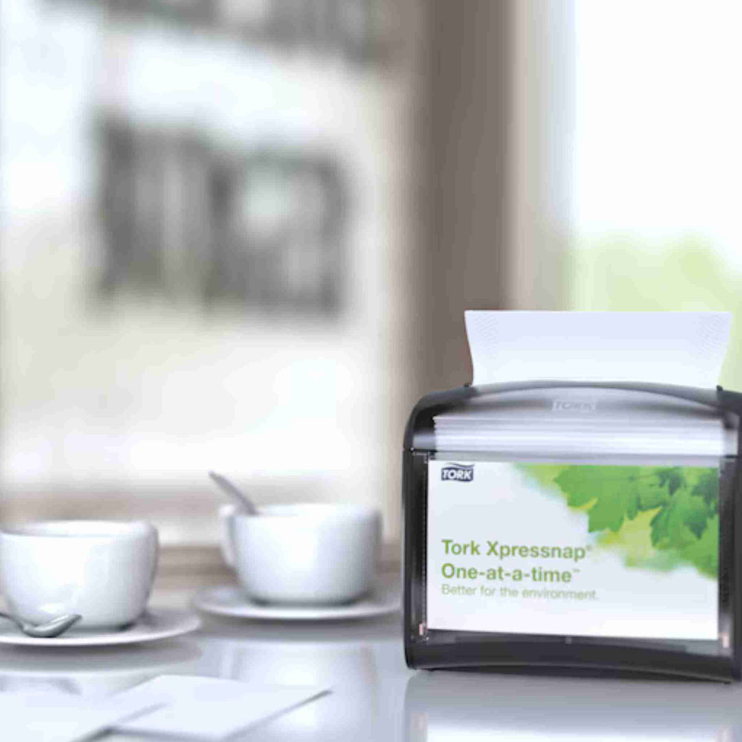 Tork N4 dispenser – hygiejnisk servietdispenser med én-ad-gangen funktion, der reducerer forbrug og optimerer hygiejne.