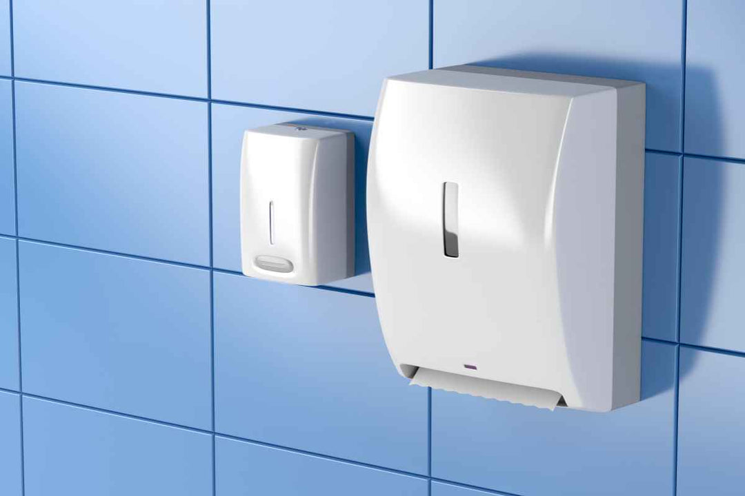 Pladsbesparende hygiejne med sæbedispenser til væg