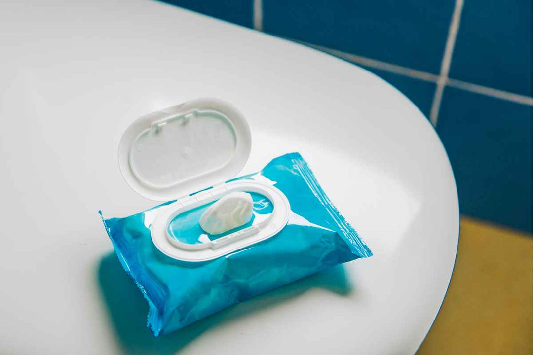 Skånsom pleje med vådservietter til bleskift