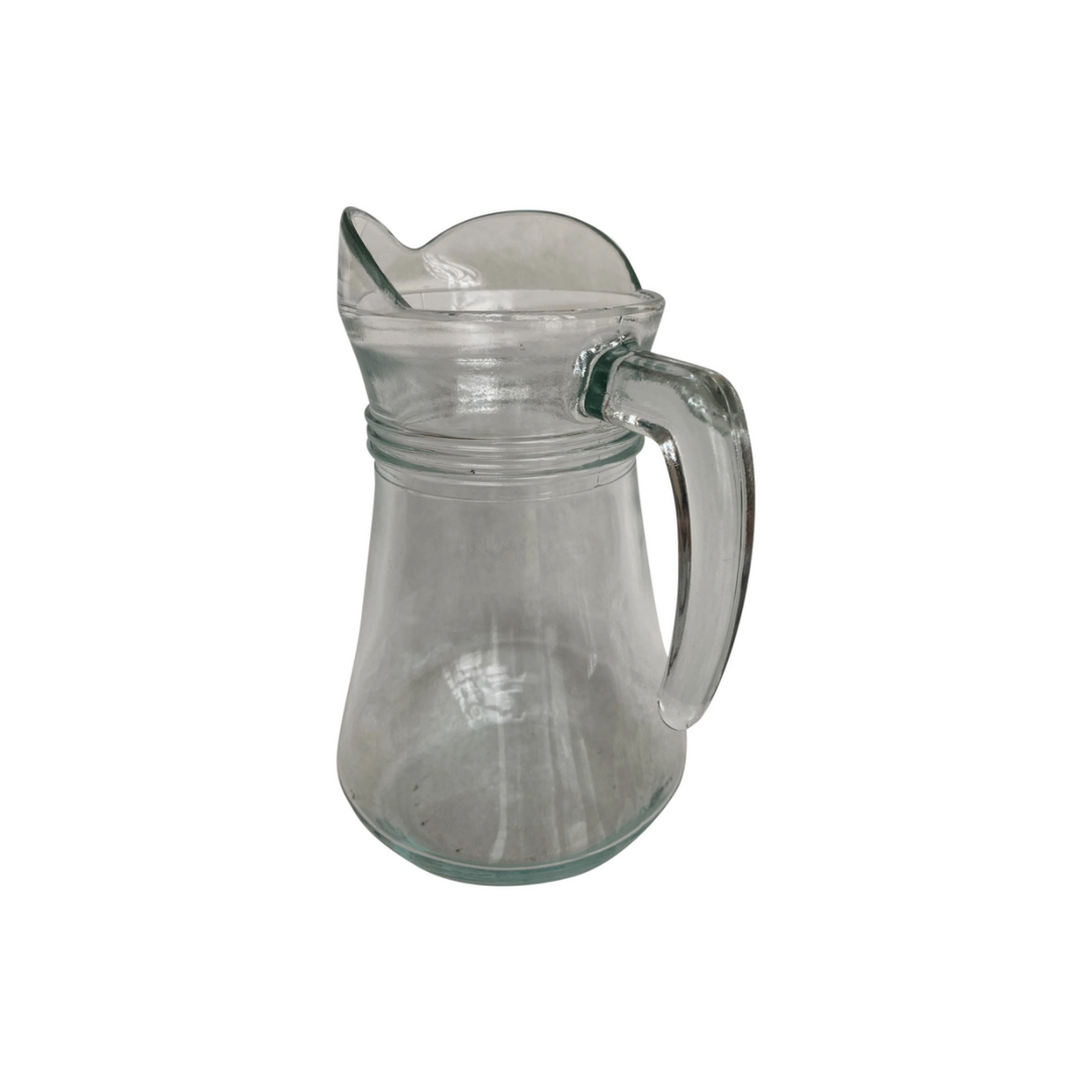 Klar glaskande Arc Broc med 1,3 liters kapacitet, ideel til servering af drikkevarer.