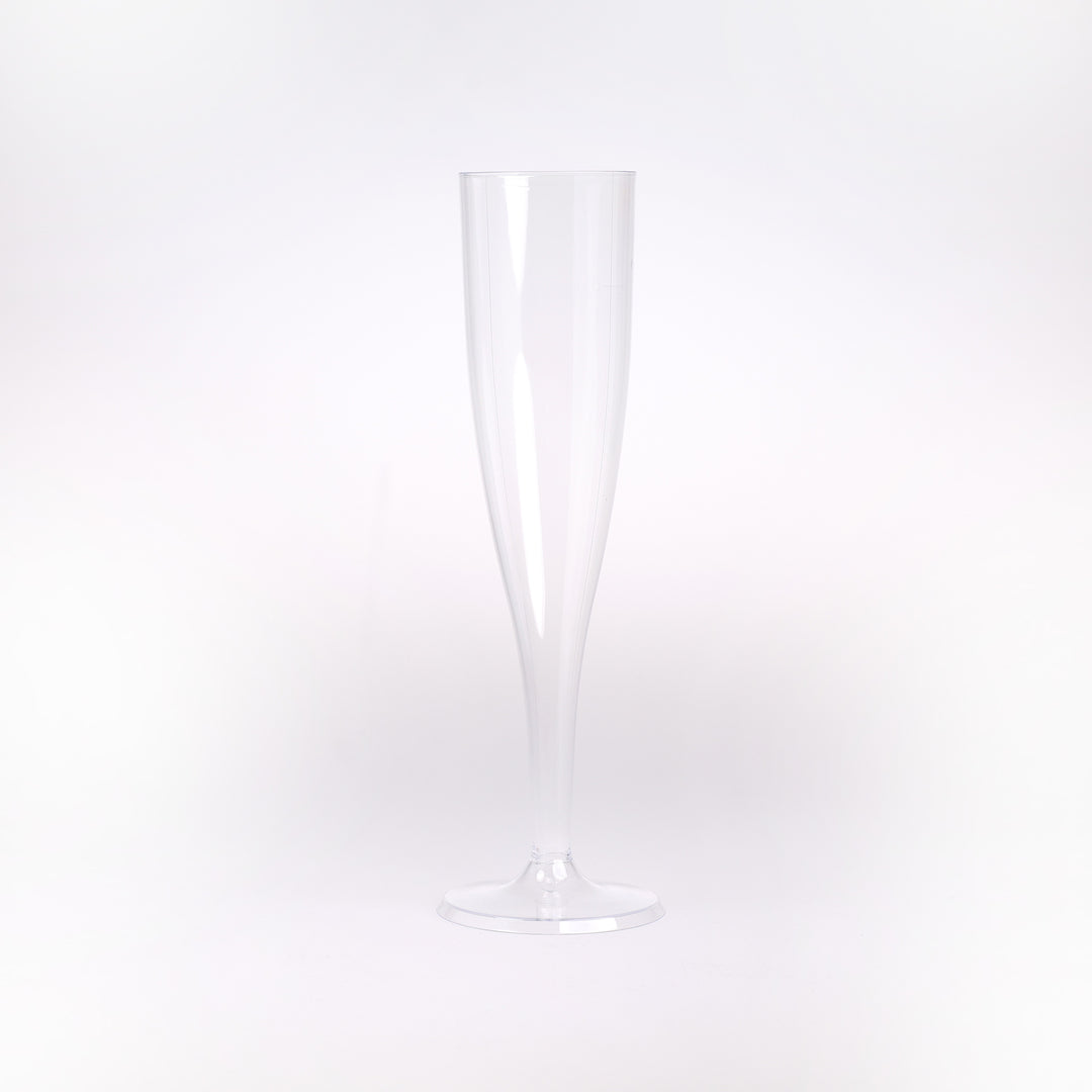 Champagneglas i plast til engangsbrug. Glassene kan indeholde 10 cl. og er 20 cm. høje. De leveres i en pakke med 10 stk. i.