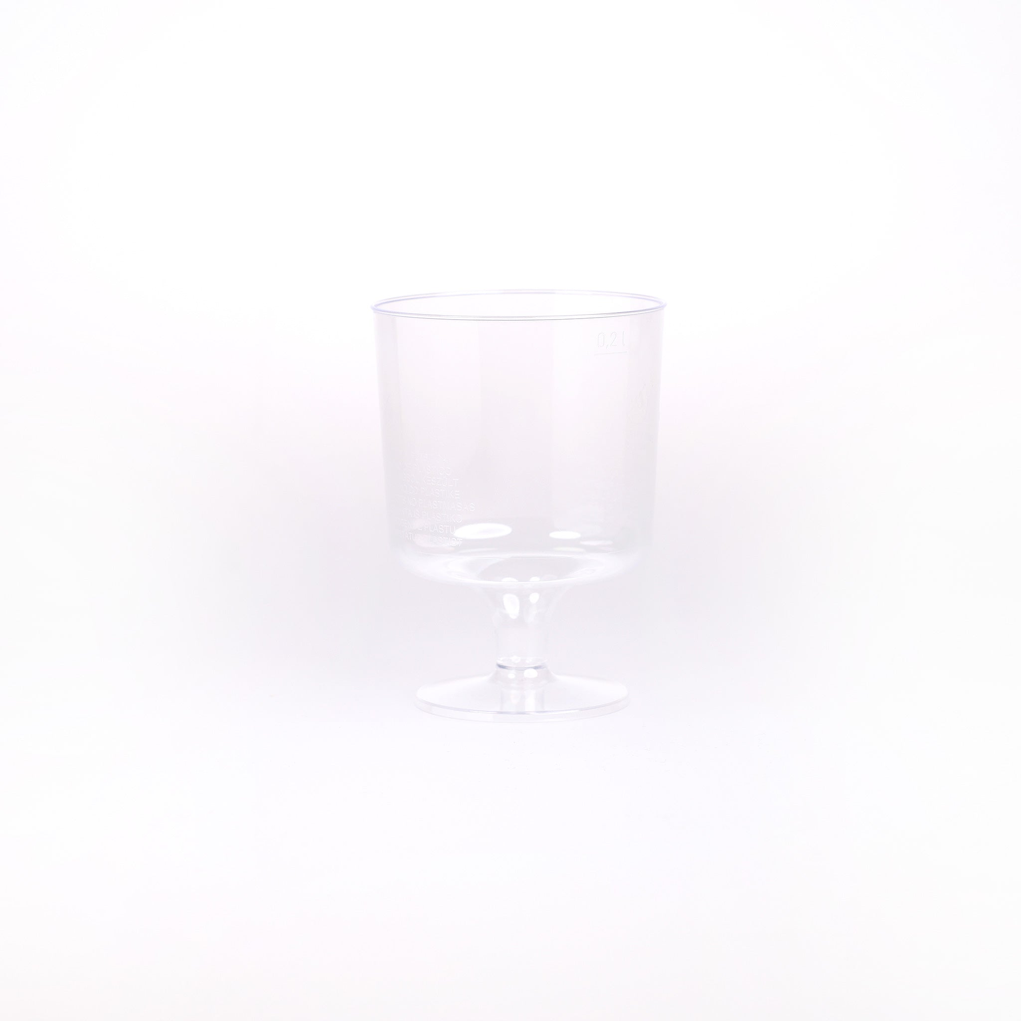 Vinglas på fod. Disse praktiske vinglas i plast kan indeholde 20 cl. Plastglassene er til engangsbrug og på fast fod.